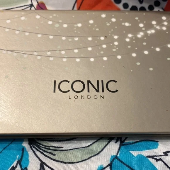 Iconic beauty blaze chaser face palette - Picture 2 of 2